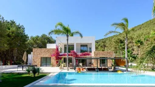 Completely renovated villa with tourist licence close to Ibiza town 